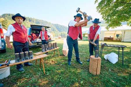 Priprava možnarjev pred streljanjem (foto Janez Kotar)